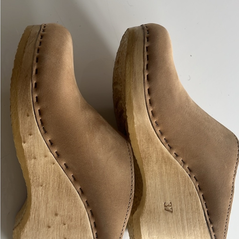No 6 Tan Suede Women's Clogs